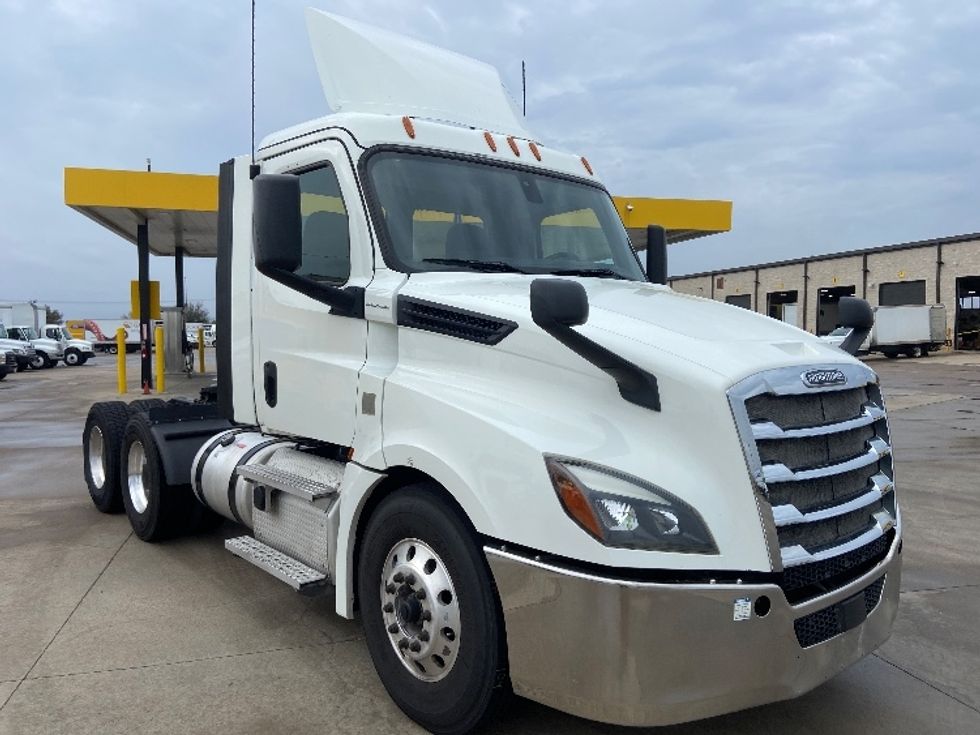 Day Cab Tractor-Heavy Duty Tractors-Freightliner-2019-T12664ST-Arlington-TX-734,424\n\t\tmiles-$ 23,250 - Image 1