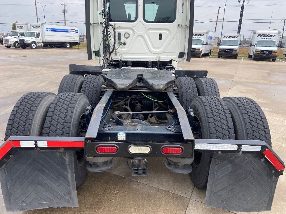 Day Cab Tractor-Heavy Duty Tractors-Freightliner-2019-T12664ST-Arlington-TX-734,424\n\t\tmiles-$ 23,250 - Image 6