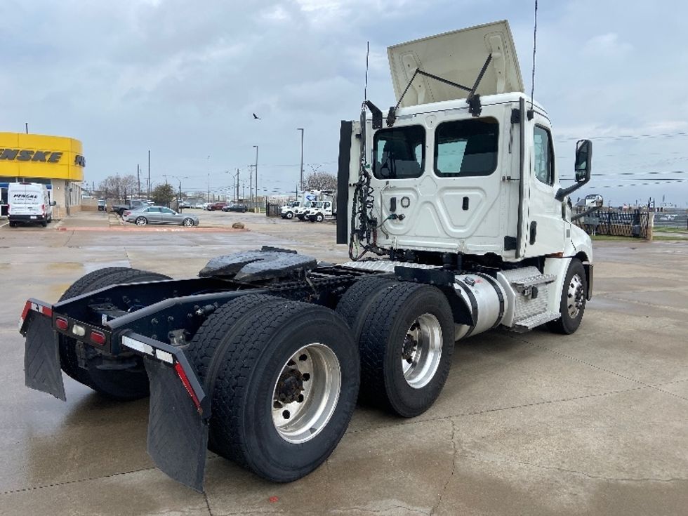 Day Cab Tractor-Heavy Duty Tractors-Freightliner-2019-T12664ST-Arlington-TX-734,424\n\t\tmiles-$ 23,250 - Image 7