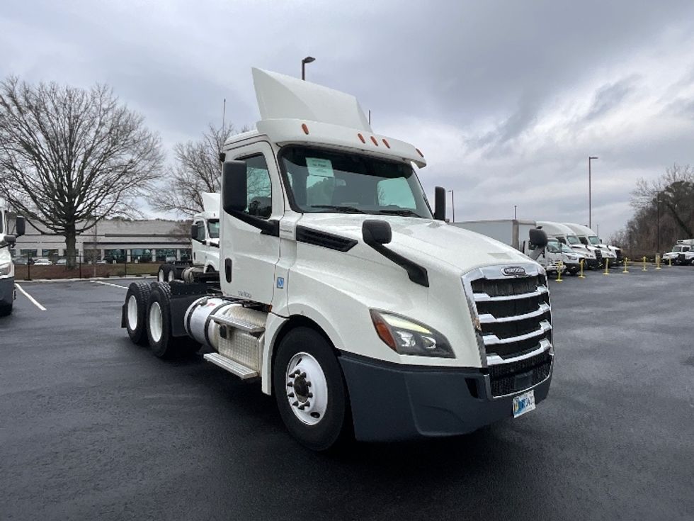 Day Cab Tractor-Heavy Duty Tractors-Freightliner-2019-T12664ST-Atlanta (Forest Park)-GA-187,625\n\t\tmiles-$ 55,000 - Image 1