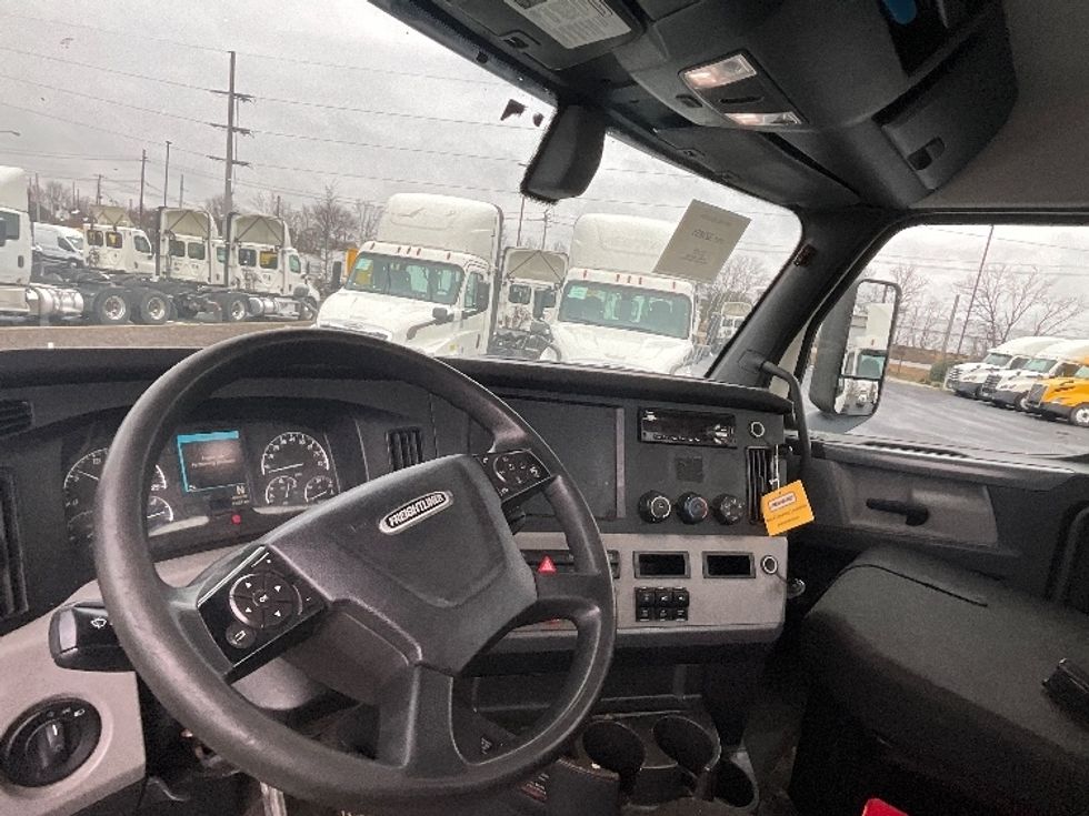 Day Cab Tractor-Heavy Duty Tractors-Freightliner-2019-T12664ST-Atlanta (Forest Park)-GA-187,625\n\t\tmiles-$ 55,000 - Image 10