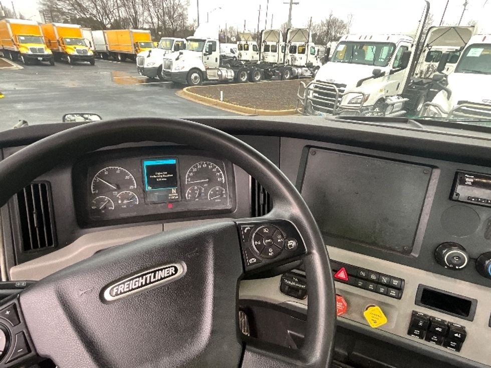 Day Cab Tractor-Heavy Duty Tractors-Freightliner-2019-T12664ST-Atlanta (Forest Park)-GA-187,625\n\t\tmiles-$ 55,000 - Image 11