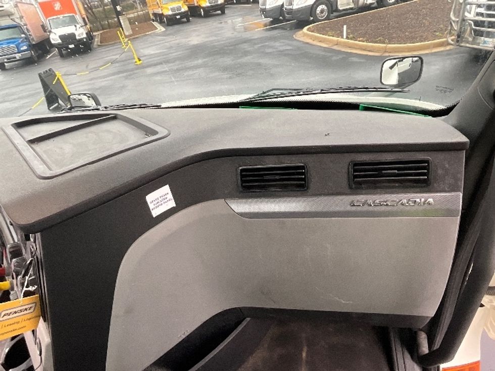 Day Cab Tractor-Heavy Duty Tractors-Freightliner-2019-T12664ST-Atlanta (Forest Park)-GA-187,625\n\t\tmiles-$ 55,000 - Image 13