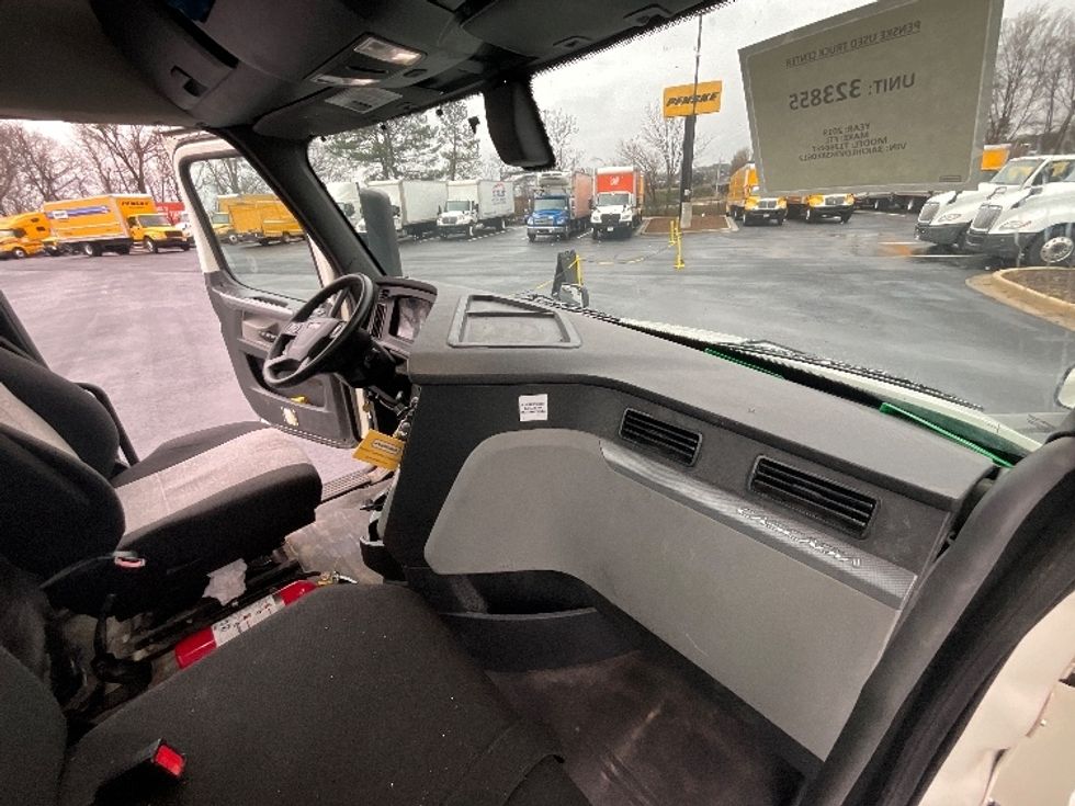 Day Cab Tractor-Heavy Duty Tractors-Freightliner-2019-T12664ST-Atlanta (Forest Park)-GA-187,625\n\t\tmiles-$ 55,000 - Image 14