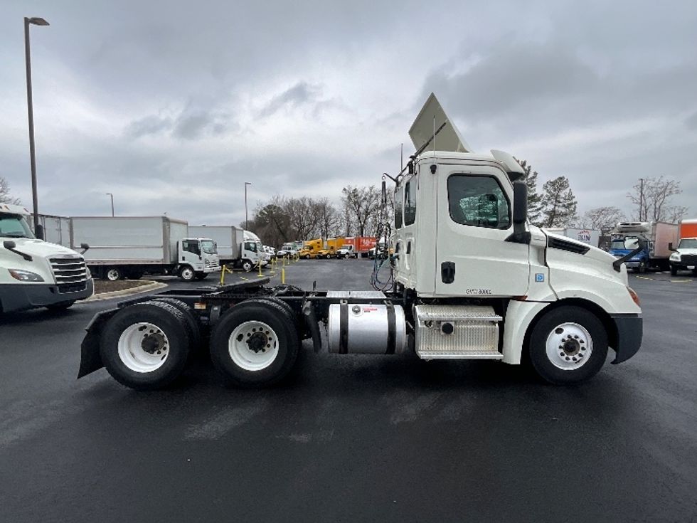Day Cab Tractor-Heavy Duty Tractors-Freightliner-2019-T12664ST-Atlanta (Forest Park)-GA-187,625\n\t\tmiles-$ 55,000 - Image 8