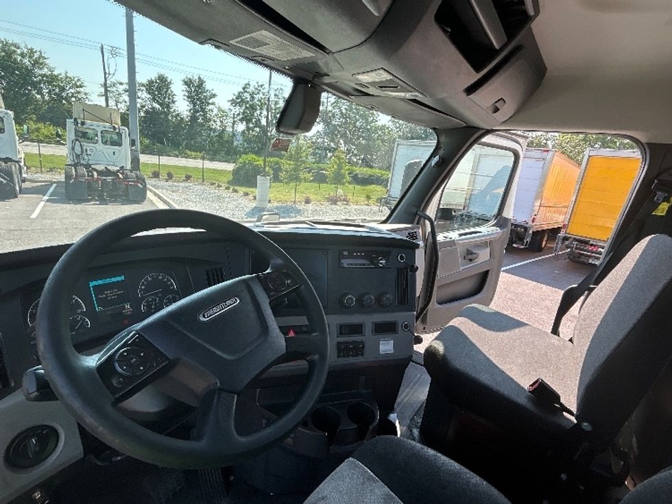 Day Cab Tractor-Heavy Duty Tractors-Freightliner-2019-T12664ST-Atlanta (Forest Park)-GA-344,291\n\t\tmiles-$ 51,250 - Image 10