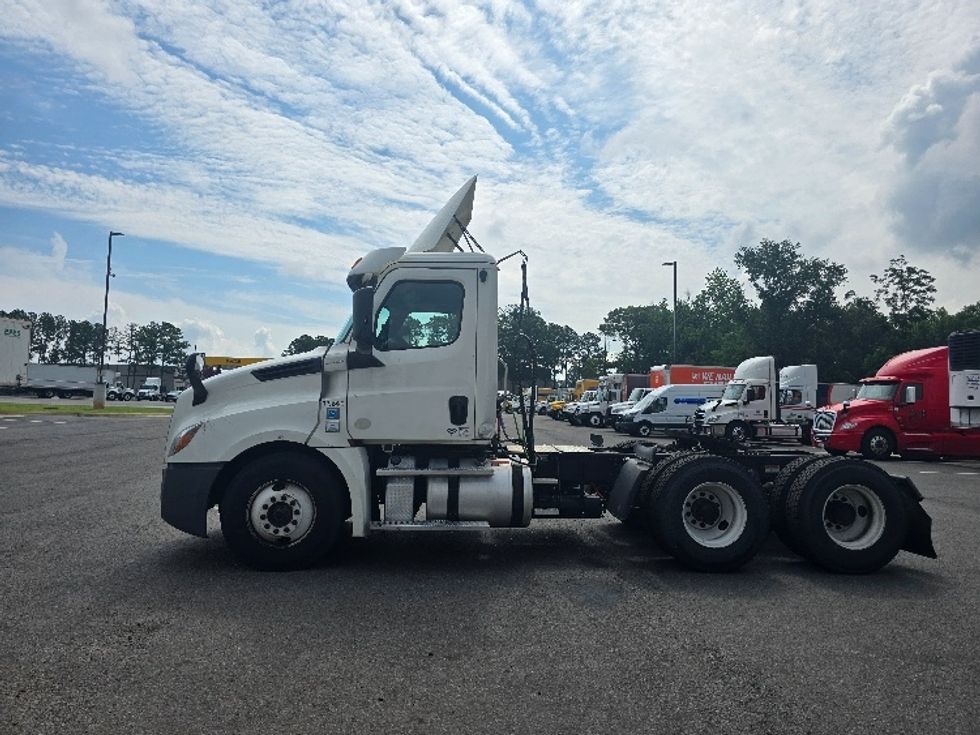 Day Cab Tractor-Heavy Duty Tractors-Freightliner-2019-T12664ST-Atlanta (Forest Park)-GA-344,291\n\t\tmiles-$ 51,250 - Image 4