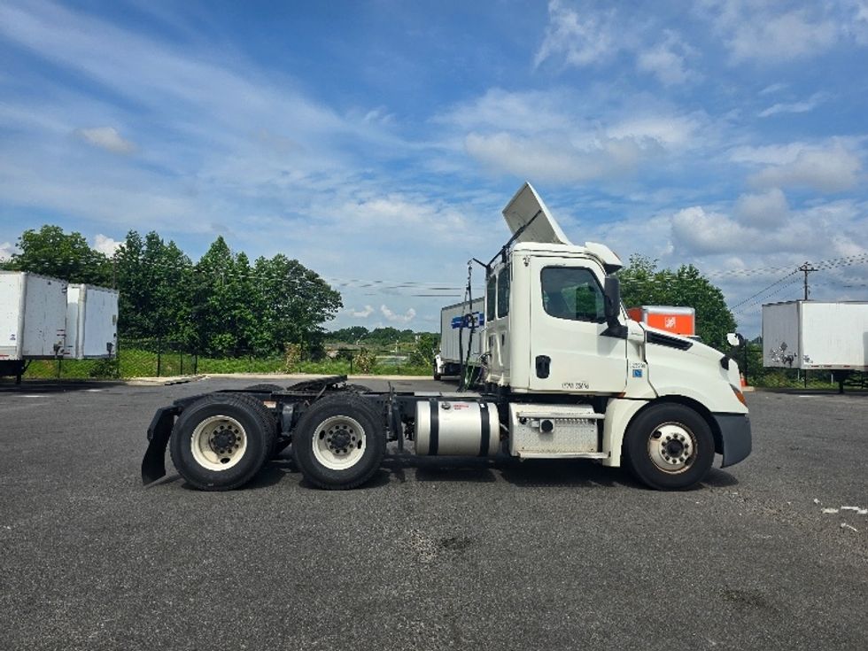 Day Cab Tractor-Heavy Duty Tractors-Freightliner-2019-T12664ST-Atlanta (Forest Park)-GA-344,291\n\t\tmiles-$ 51,250 - Image 8