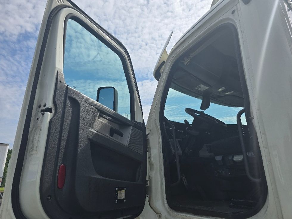 Day Cab Tractor-Heavy Duty Tractors-Freightliner-2019-T12664ST-Atlanta (Forest Park)-GA-344,291\n\t\tmiles-$ 51,250 - Image 9