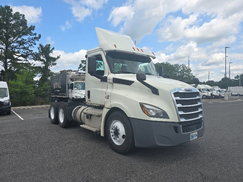 Day Cab Tractor-Heavy Duty Tractors-Freightliner-2019-T12664ST-Atlanta (Forest Park)-GA-462,596\n\t\tmiles-$ 44,750 - Image 1