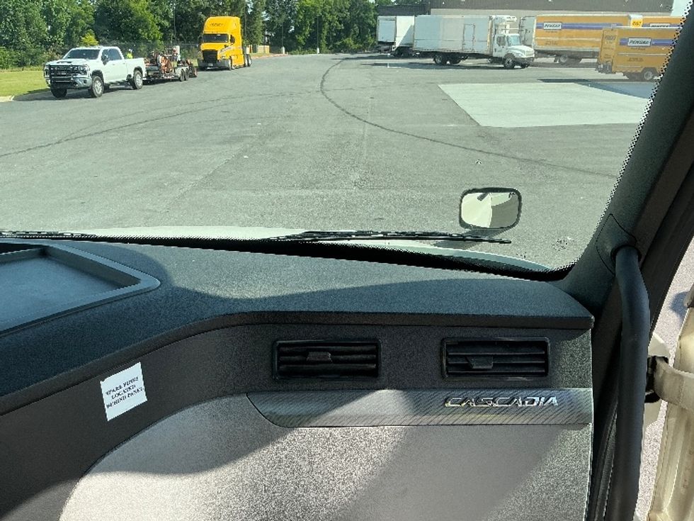 Day Cab Tractor-Heavy Duty Tractors-Freightliner-2019-T12664ST-Atlanta (Forest Park)-GA-462,596\n\t\tmiles-$ 44,750 - Image 13