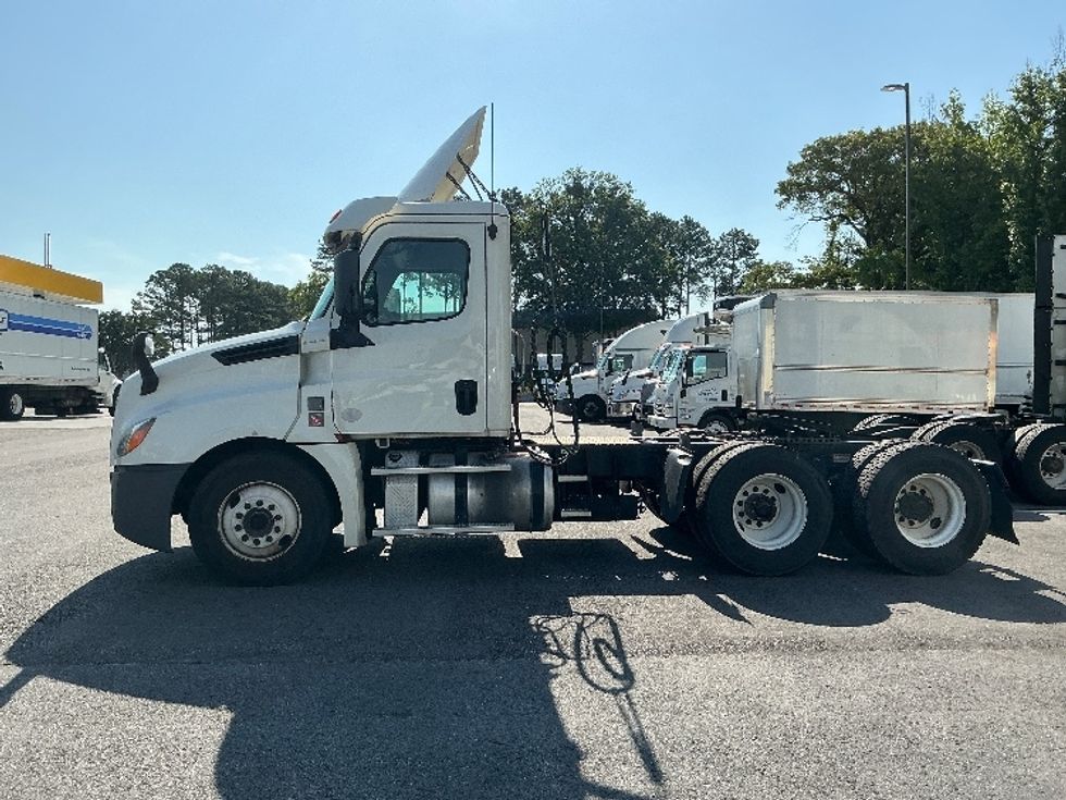 Day Cab Tractor-Heavy Duty Tractors-Freightliner-2019-T12664ST-Atlanta (Forest Park)-GA-462,596\n\t\tmiles-$ 44,750 - Image 4