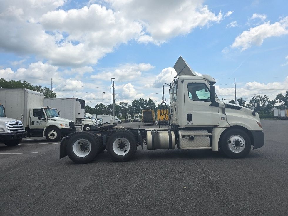 Day Cab Tractor-Heavy Duty Tractors-Freightliner-2019-T12664ST-Atlanta (Forest Park)-GA-462,596\n\t\tmiles-$ 44,750 - Image 8