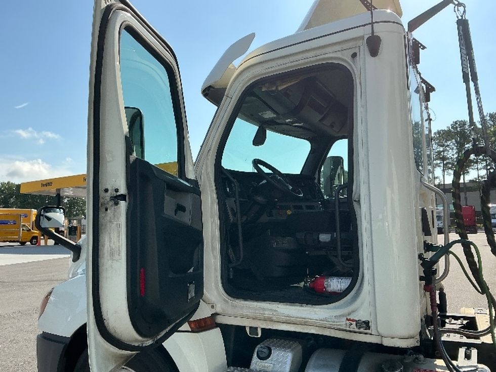 Day Cab Tractor-Heavy Duty Tractors-Freightliner-2019-T12664ST-Atlanta (Forest Park)-GA-462,596\n\t\tmiles-$ 44,750 - Image 9