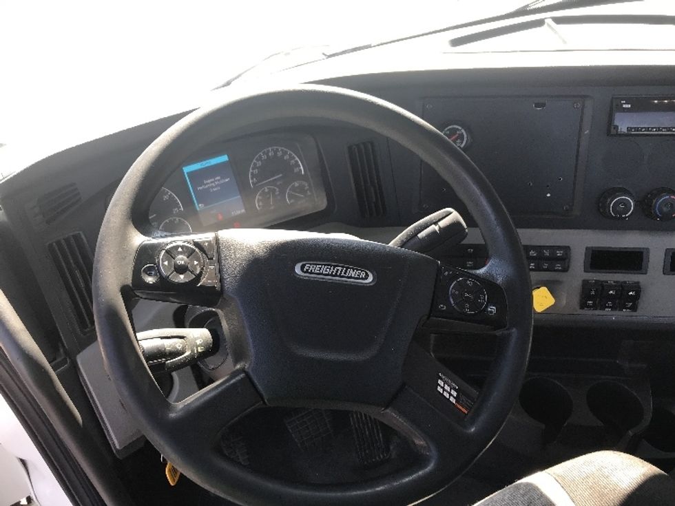 Day Cab Tractor-Heavy Duty Tractors-Freightliner-2019-T12664ST-Atlanta-GA-305,923\n\t\tmiles-$ 51,500 - Image 10