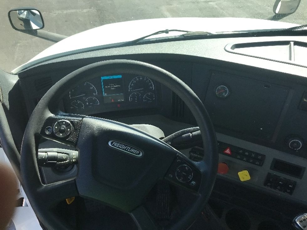 Day Cab Tractor-Heavy Duty Tractors-Freightliner-2019-T12664ST-Atlanta-GA-305,923\n\t\tmiles-$ 51,500 - Image 11