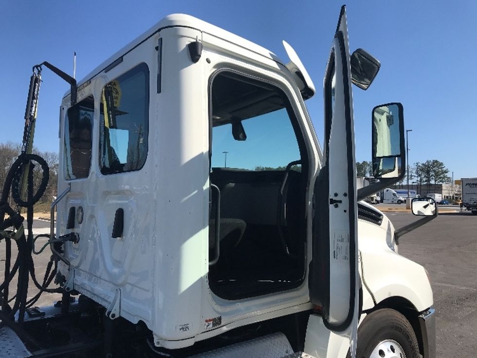 Day Cab Tractor-Heavy Duty Tractors-Freightliner-2019-T12664ST-Atlanta-GA-305,923\n\t\tmiles-$ 51,500 - Image 12