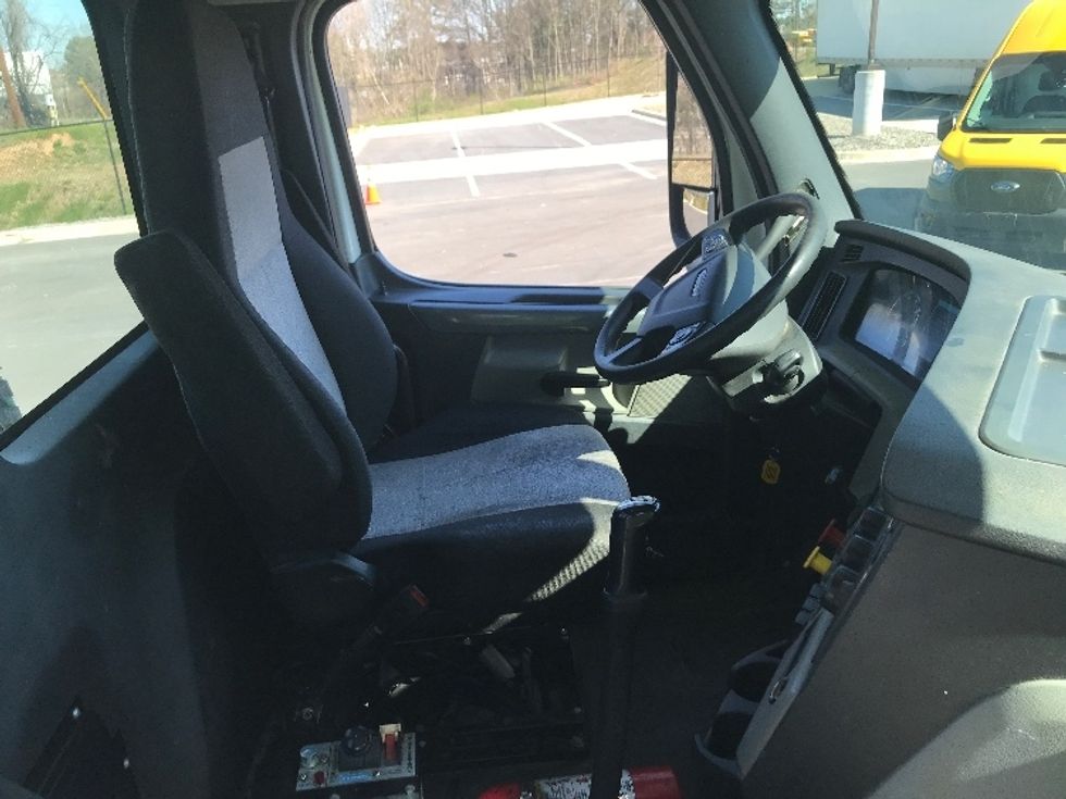 Day Cab Tractor-Heavy Duty Tractors-Freightliner-2019-T12664ST-Atlanta-GA-305,923\n\t\tmiles-$ 51,500 - Image 14