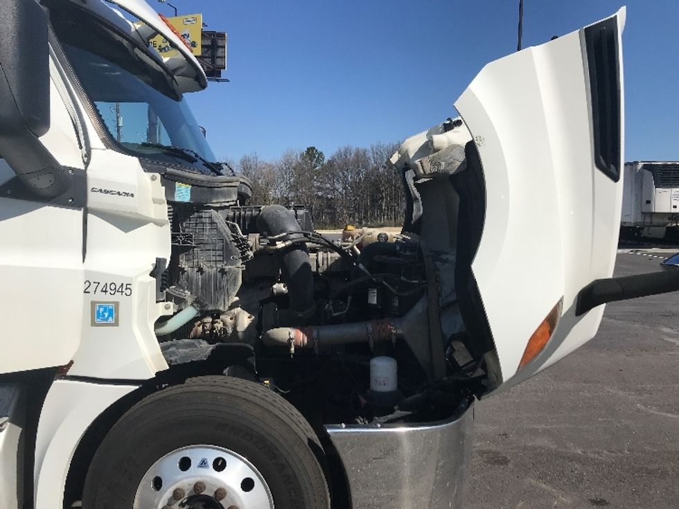 Day Cab Tractor-Heavy Duty Tractors-Freightliner-2019-T12664ST-Atlanta-GA-305,923\n\t\tmiles-$ 51,500 - Image 15