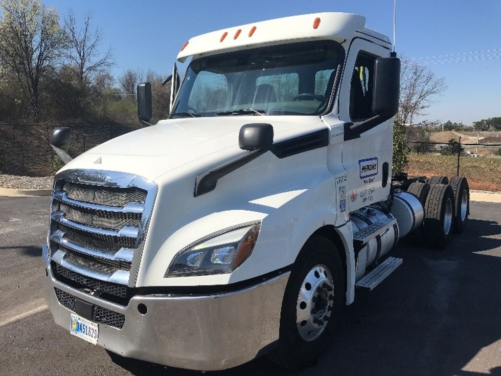 Day Cab Tractor-Heavy Duty Tractors-Freightliner-2019-T12664ST-Atlanta-GA-305,923\n\t\tmiles-$ 51,500 - Image 17