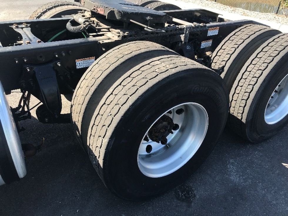 Day Cab Tractor-Heavy Duty Tractors-Freightliner-2019-T12664ST-Atlanta-GA-305,923\n\t\tmiles-$ 51,500 - Image 19