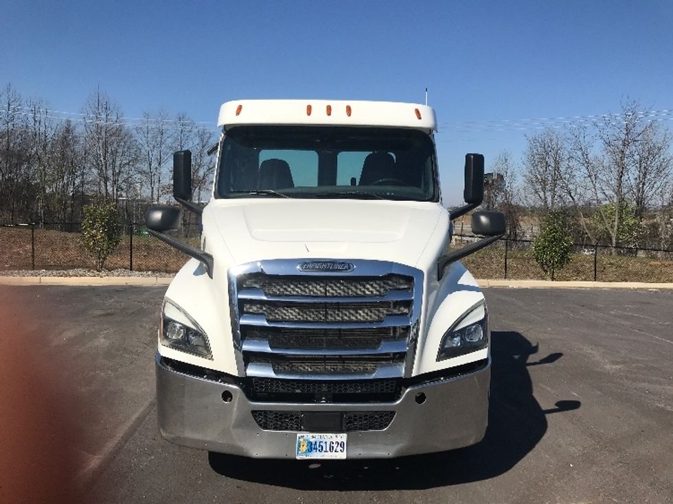 Day Cab Tractor-Heavy Duty Tractors-Freightliner-2019-T12664ST-Atlanta-GA-305,923\n\t\tmiles-$ 51,500 - Image 2