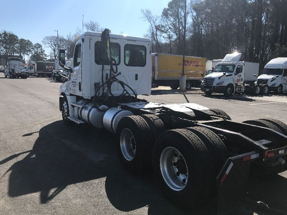 Day Cab Tractor-Heavy Duty Tractors-Freightliner-2019-T12664ST-Atlanta-GA-305,923\n\t\tmiles-$ 51,500 - Image 5