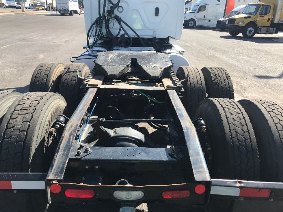 Day Cab Tractor-Heavy Duty Tractors-Freightliner-2019-T12664ST-Atlanta-GA-305,923\n\t\tmiles-$ 51,500 - Image 6
