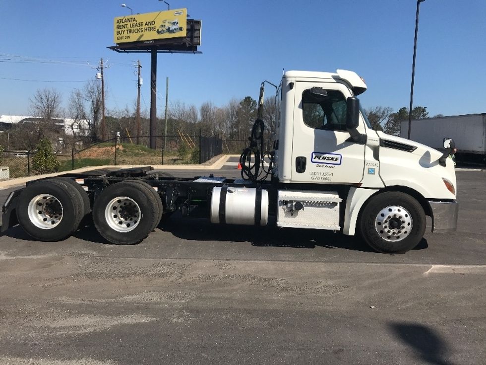 Day Cab Tractor-Heavy Duty Tractors-Freightliner-2019-T12664ST-Atlanta-GA-305,923\n\t\tmiles-$ 51,500 - Image 8