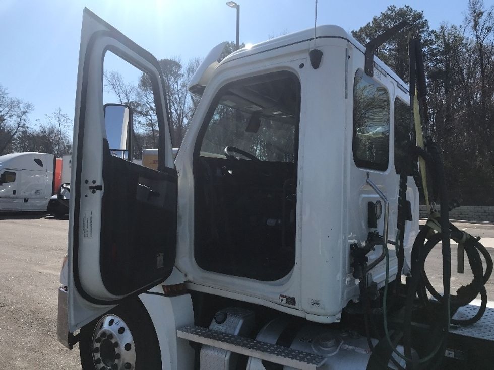 Day Cab Tractor-Heavy Duty Tractors-Freightliner-2019-T12664ST-Atlanta-GA-305,923\n\t\tmiles-$ 51,500 - Image 9