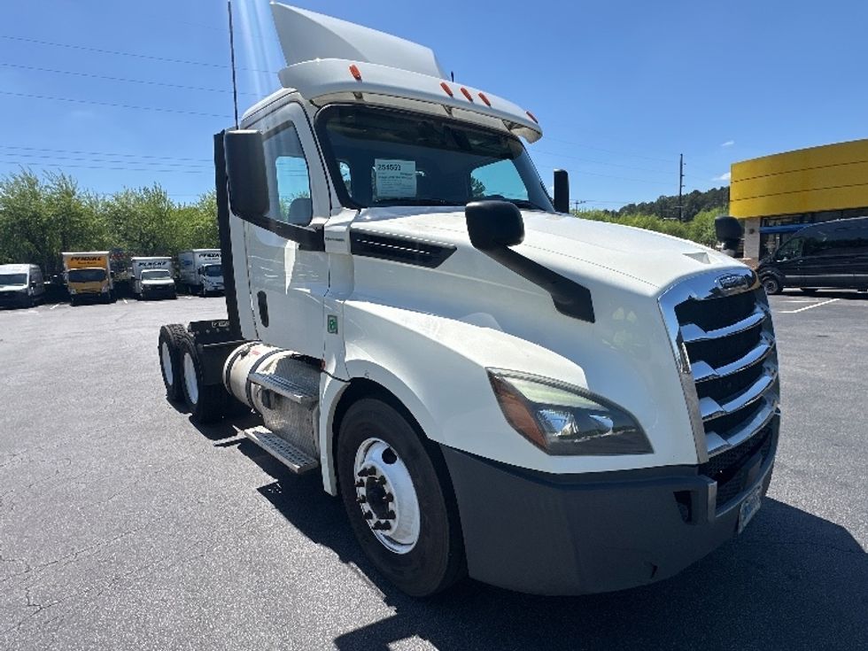Day Cab Tractor-Heavy Duty Tractors-Freightliner-2019-T12664ST-Atlanta-GA-313,350\n\t\tmiles-$ 46,750 - Image 1