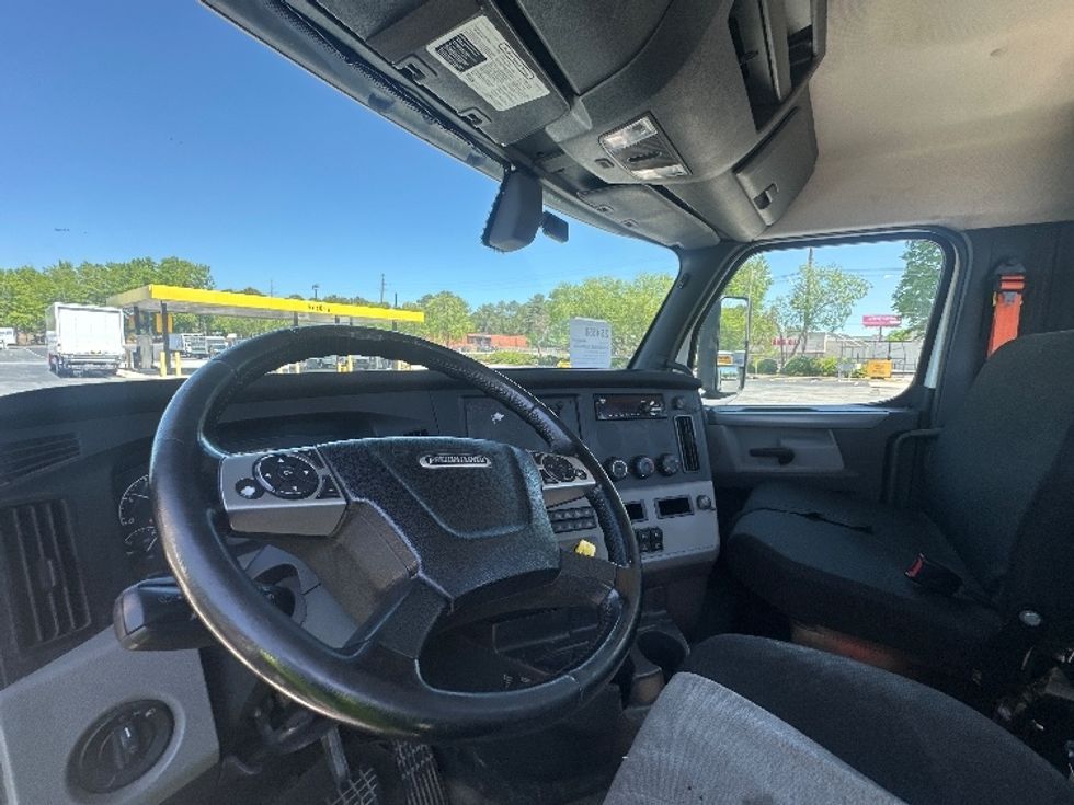 Day Cab Tractor-Heavy Duty Tractors-Freightliner-2019-T12664ST-Atlanta-GA-313,350\n\t\tmiles-$ 46,750 - Image 10