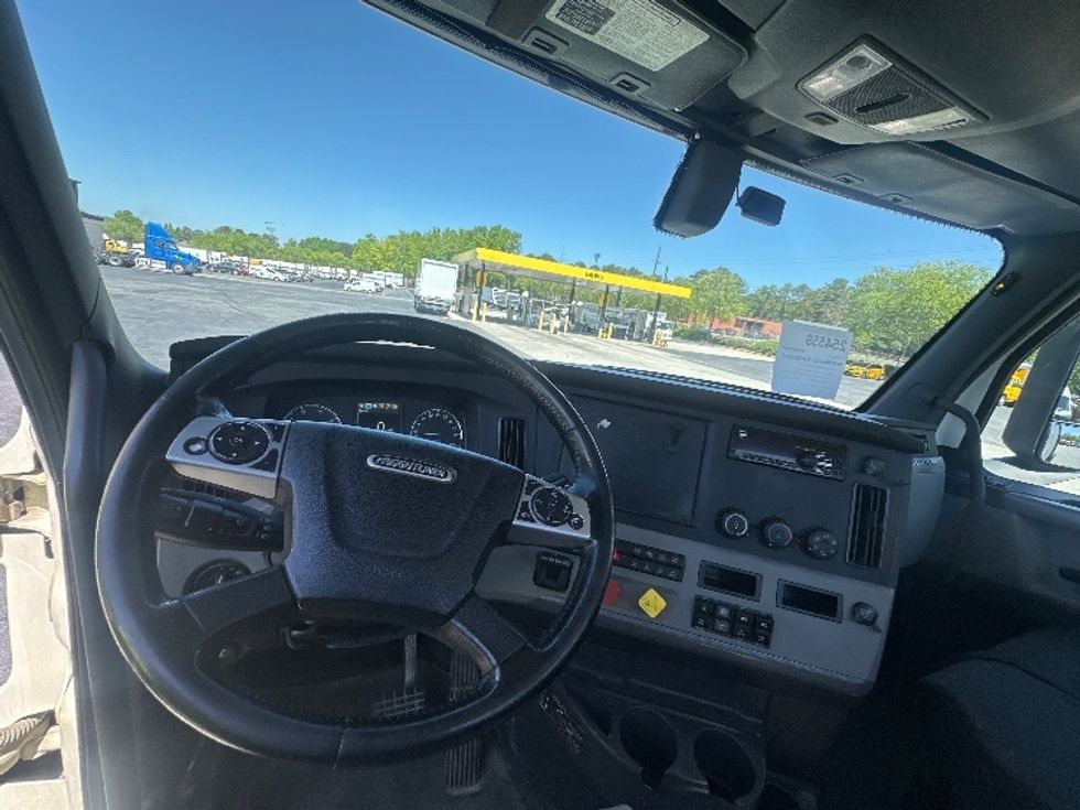 Day Cab Tractor-Heavy Duty Tractors-Freightliner-2019-T12664ST-Atlanta-GA-313,350\n\t\tmiles-$ 46,750 - Image 11