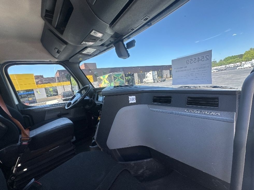 Day Cab Tractor-Heavy Duty Tractors-Freightliner-2019-T12664ST-Atlanta-GA-313,350\n\t\tmiles-$ 46,750 - Image 13
