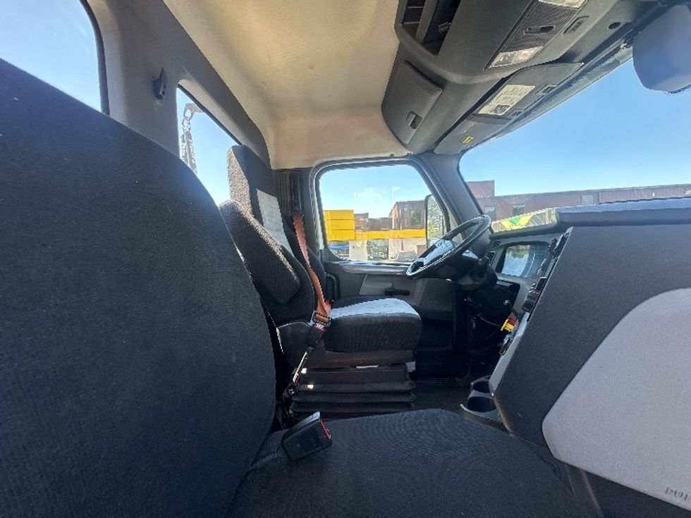 Day Cab Tractor-Heavy Duty Tractors-Freightliner-2019-T12664ST-Atlanta-GA-313,350\n\t\tmiles-$ 46,750 - Image 14
