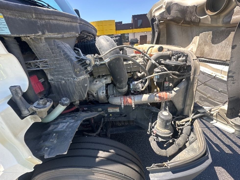 Day Cab Tractor-Heavy Duty Tractors-Freightliner-2019-T12664ST-Atlanta-GA-313,350\n\t\tmiles-$ 46,750 - Image 15