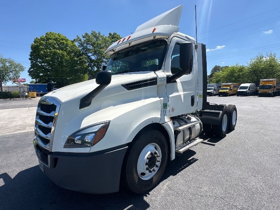 Day Cab Tractor-Heavy Duty Tractors-Freightliner-2019-T12664ST-Atlanta-GA-313,350\n\t\tmiles-$ 46,750 - Image 3