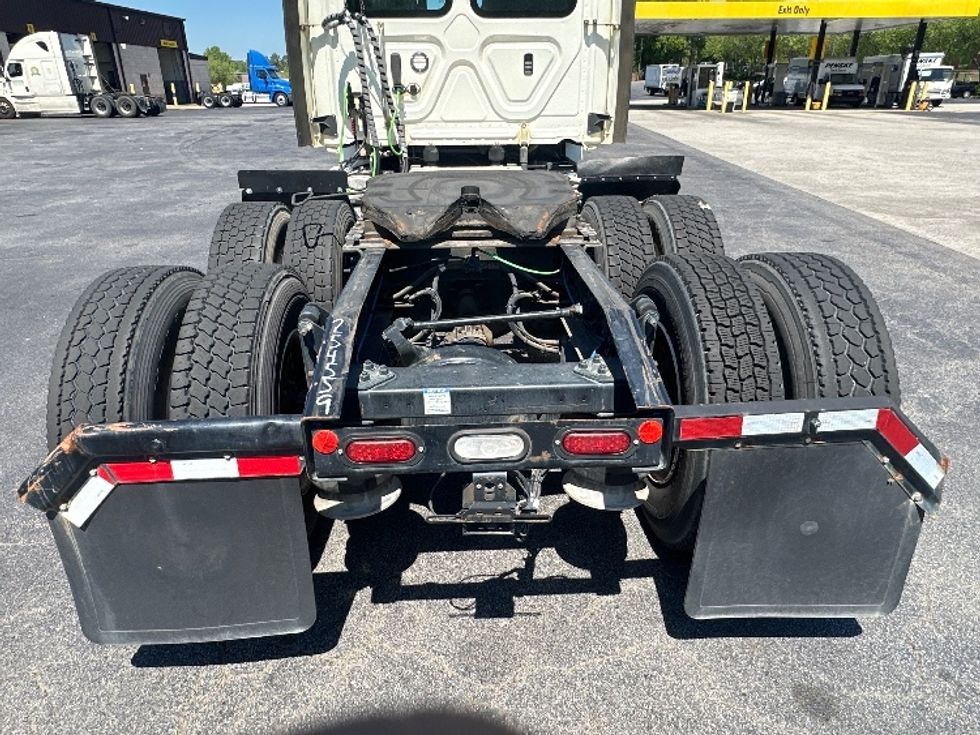 Day Cab Tractor-Heavy Duty Tractors-Freightliner-2019-T12664ST-Atlanta-GA-313,350\n\t\tmiles-$ 46,750 - Image 6