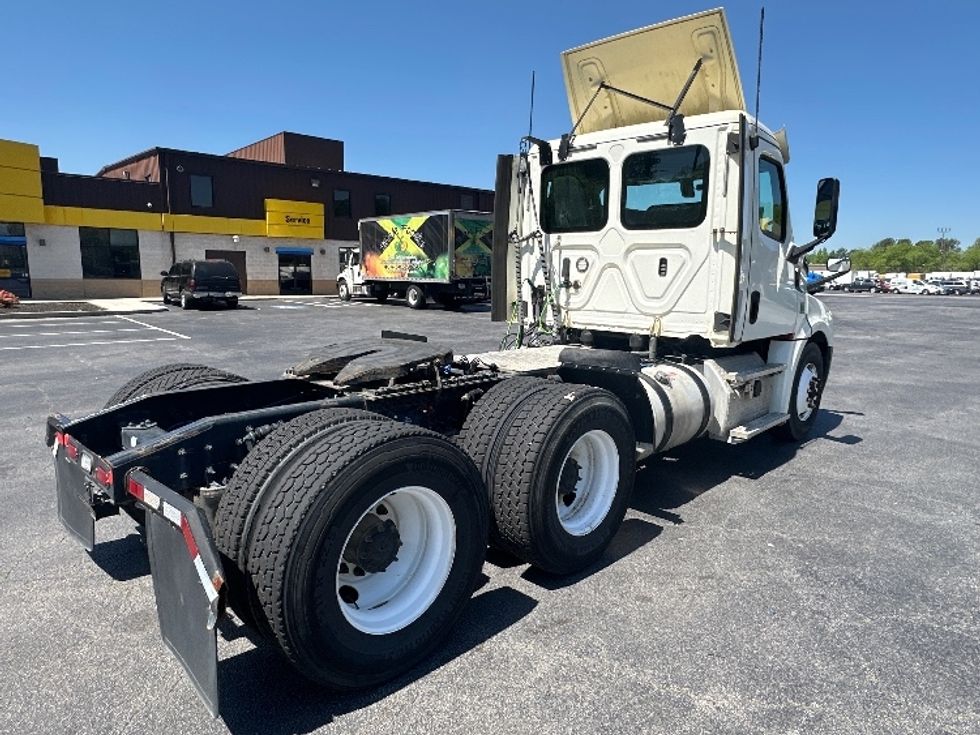 Day Cab Tractor-Heavy Duty Tractors-Freightliner-2019-T12664ST-Atlanta-GA-313,350\n\t\tmiles-$ 46,750 - Image 7
