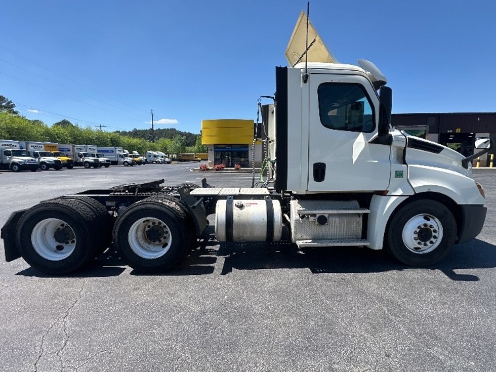 Day Cab Tractor-Heavy Duty Tractors-Freightliner-2019-T12664ST-Atlanta-GA-313,350\n\t\tmiles-$ 46,750 - Image 8