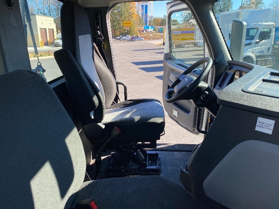 Day Cab Tractor-Heavy Duty Tractors-Freightliner-2019-T12664ST-Atlanta-GA-509,959\n\t\tmiles-$ 47,000 - Image 11