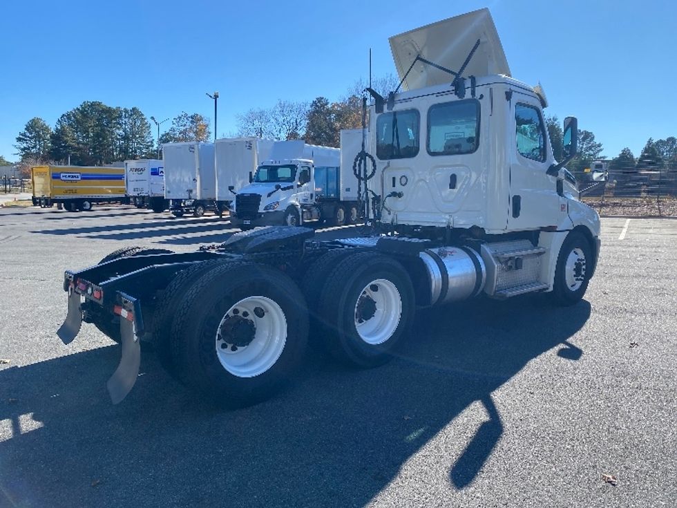 Day Cab Tractor-Heavy Duty Tractors-Freightliner-2019-T12664ST-Atlanta-GA-509,959\n\t\tmiles-$ 47,000 - Image 16