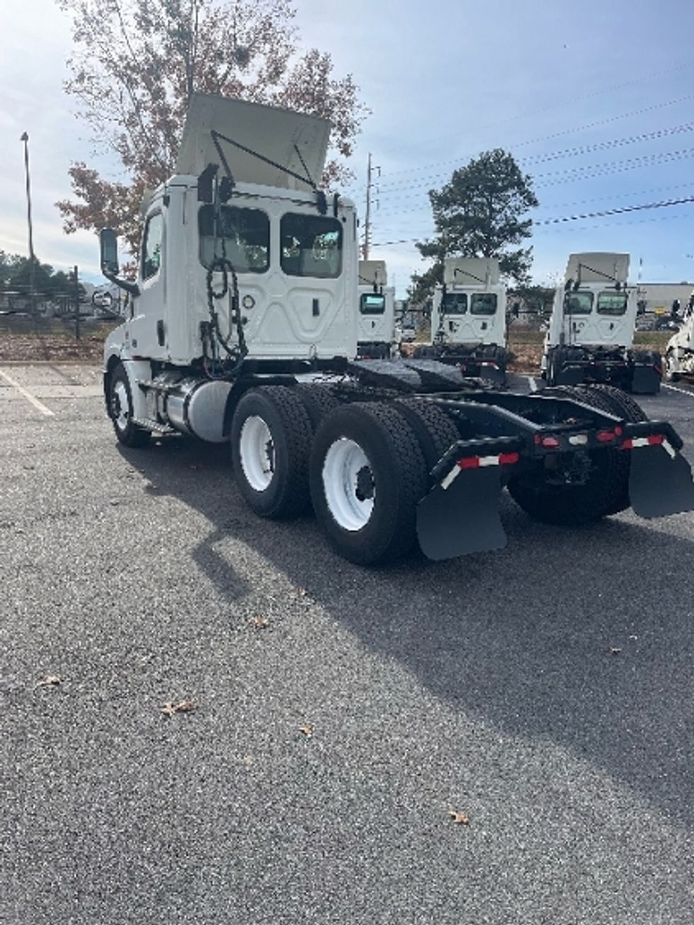 Day Cab Tractor-Heavy Duty Tractors-Freightliner-2019-T12664ST-Atlanta-GA-509,959\n\t\tmiles-$ 47,000 - Image 5