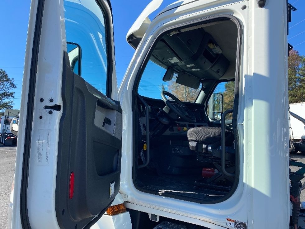 Day Cab Tractor-Heavy Duty Tractors-Freightliner-2019-T12664ST-Atlanta-GA-509,959\n\t\tmiles-$ 47,000 - Image 6
