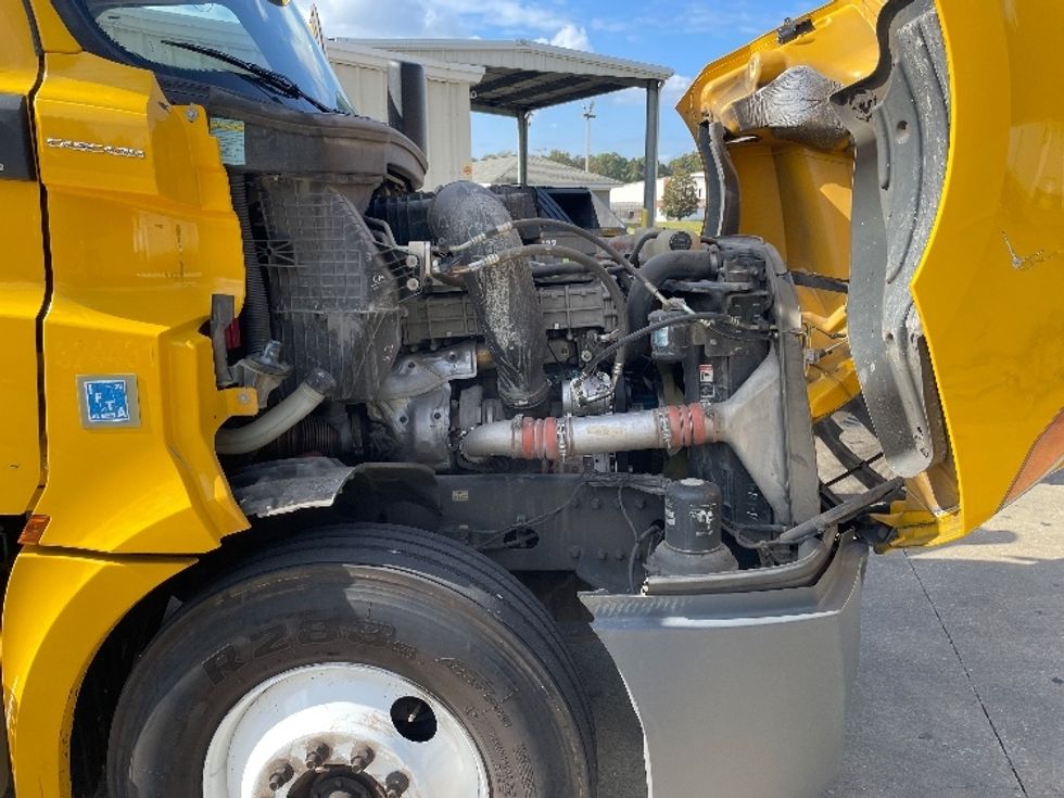 Day Cab Tractor-Heavy Duty Tractors-Freightliner-2019-T12664ST-Auburn-AL-511,703\n\t\tmiles-$ 42,250 - Image 15