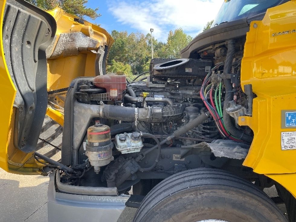 Day Cab Tractor-Heavy Duty Tractors-Freightliner-2019-T12664ST-Auburn-AL-511,703\n\t\tmiles-$ 42,250 - Image 16