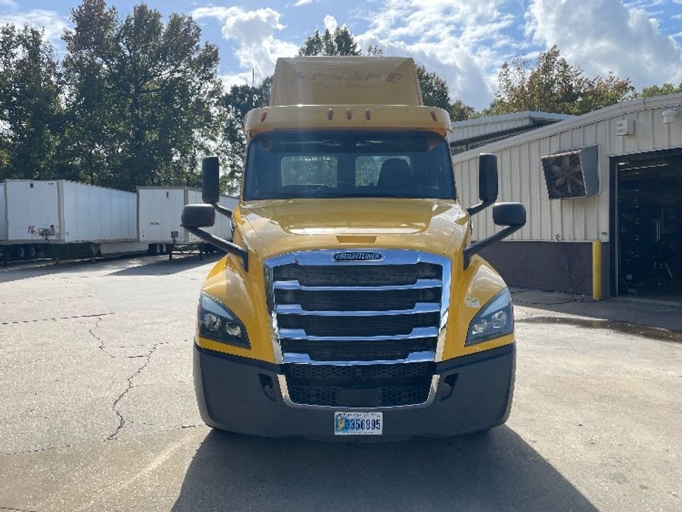 Day Cab Tractor-Heavy Duty Tractors-Freightliner-2019-T12664ST-Auburn-AL-511,703\n\t\tmiles-$ 42,250 - Image 2