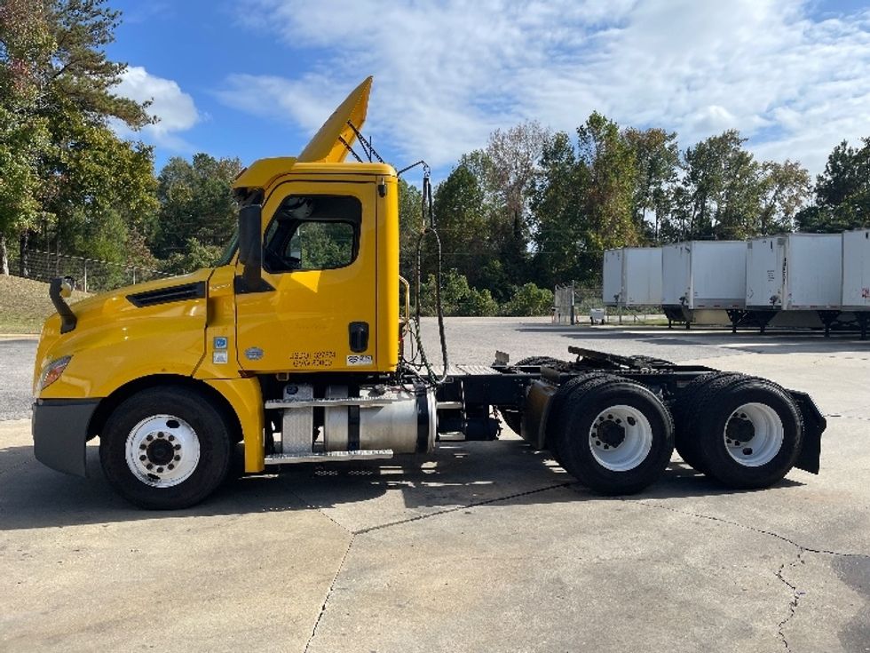 Day Cab Tractor-Heavy Duty Tractors-Freightliner-2019-T12664ST-Auburn-AL-511,703\n\t\tmiles-$ 42,250 - Image 4