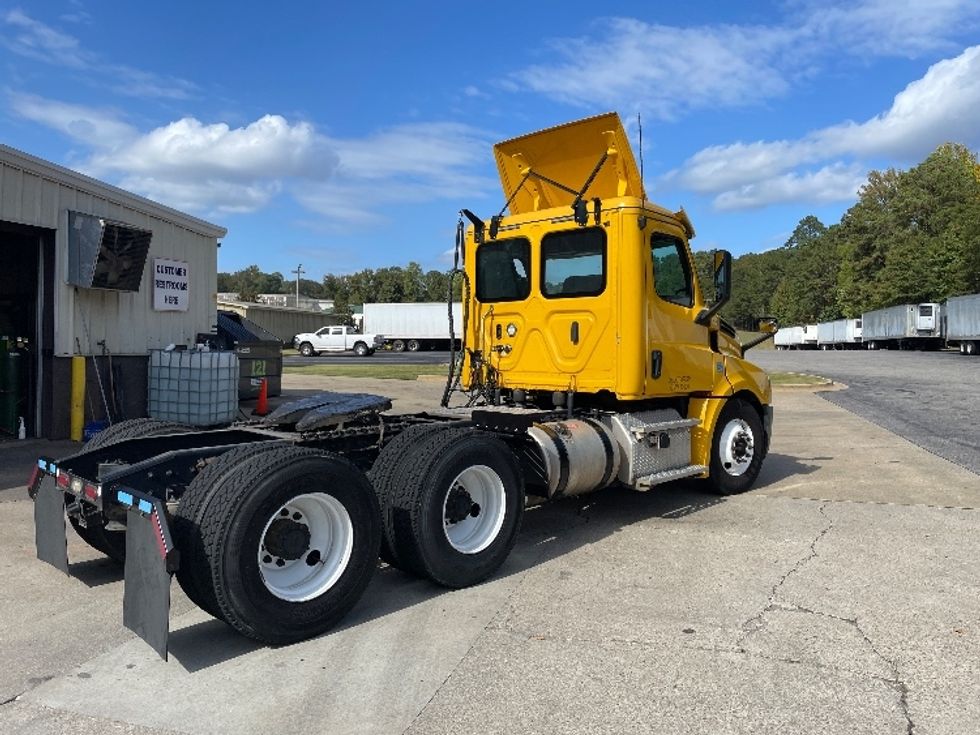 Day Cab Tractor-Heavy Duty Tractors-Freightliner-2019-T12664ST-Auburn-AL-511,703\n\t\tmiles-$ 42,250 - Image 7