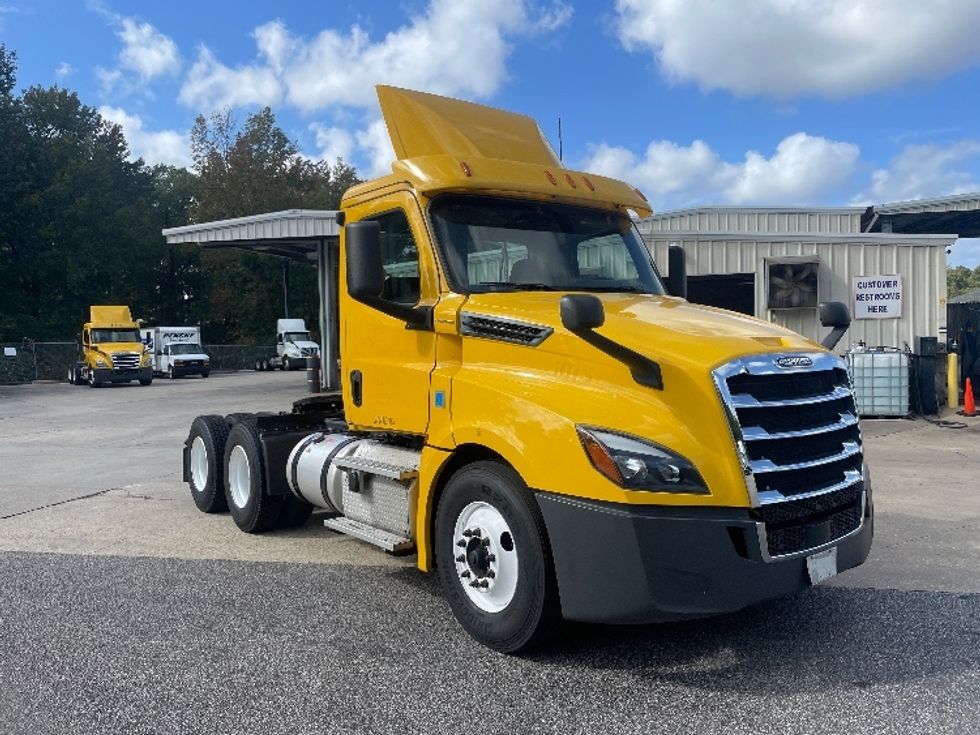 Day Cab Tractor-Heavy Duty Tractors-Freightliner-2019-T12664ST-Auburn-AL-542,587\n\t\tmiles-$ 39,000 - Image 1